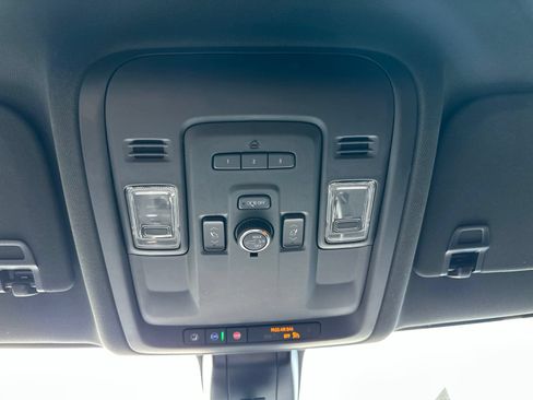 Used 2021 Chevrolet Tahoe Z71 w/ Z71 Off-Road Package AWD/4WD image 40