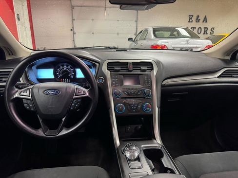 Used 2018 Ford Fusion SE FWD image 28