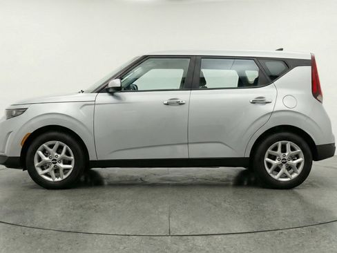 Used 2025 Kia Soul LX w/ LX Technology Package FWD image 4