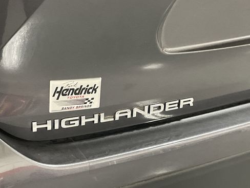 Used 2024 Toyota Highlander XLE image 8