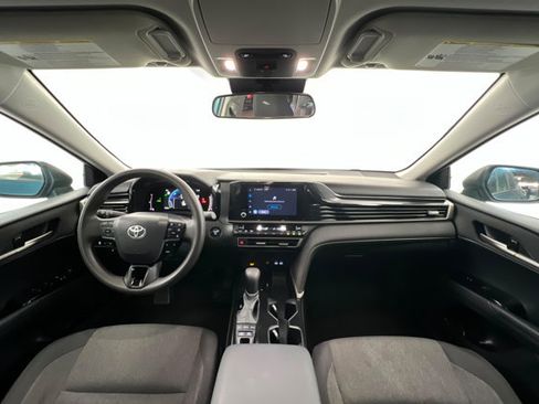 Used 2025 Toyota Camry LE FWD image 9