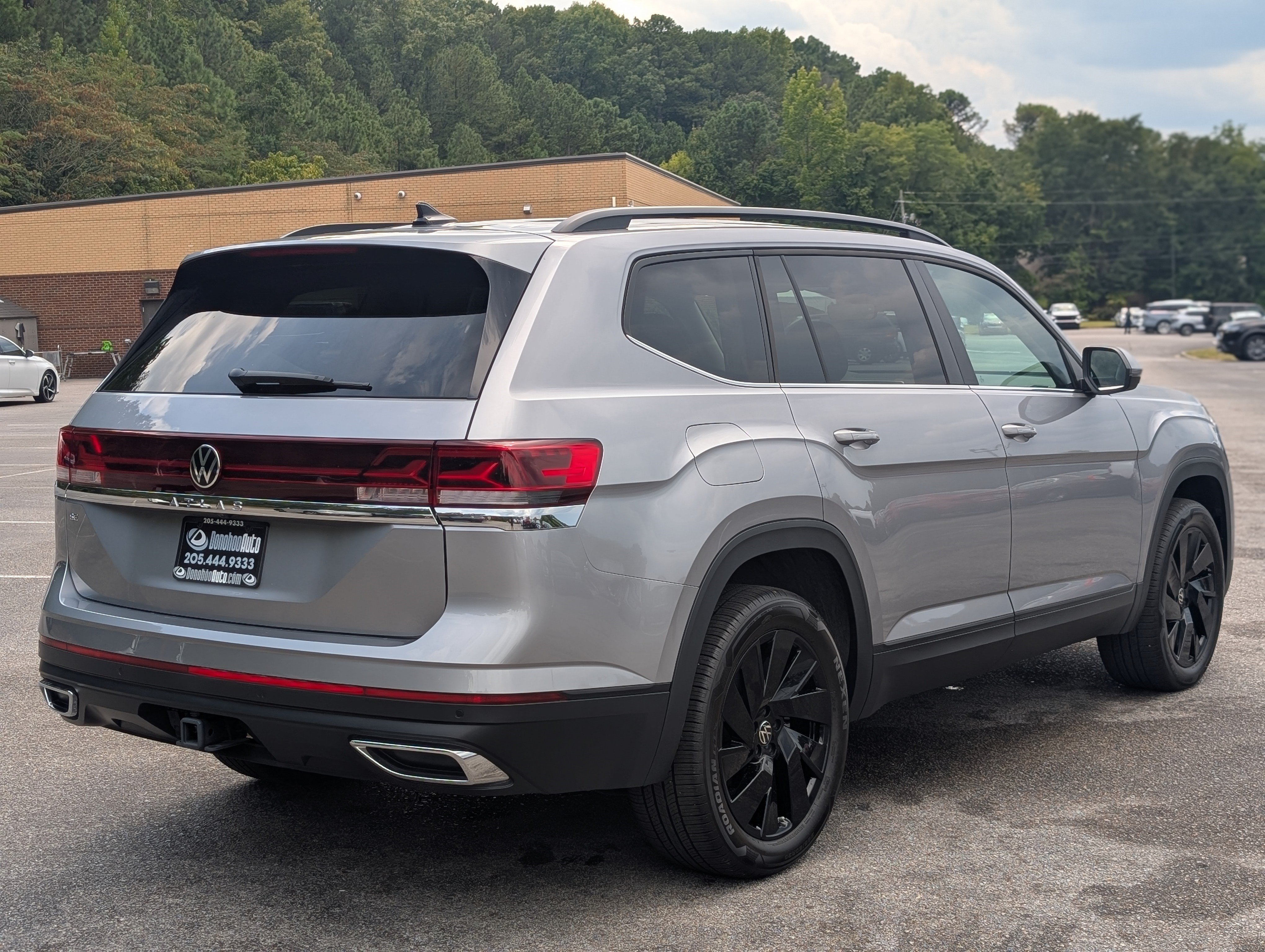 Used 2026 Volkswagen Atlas SE w/ Black Wheel Package FWD image 9