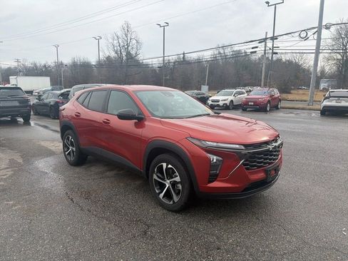 Used 2024 Chevrolet Trax RS w/ Driver Confidence Package image 1