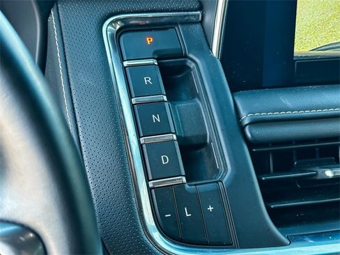 Used 2024 Chevrolet Suburban Premier image 22