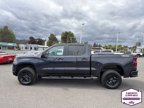 Used 2024 Chevrolet Silverado 1500 LT Trail Boss w/ Convenience Package II AWD/4WD image 2