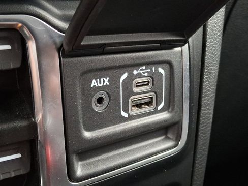 Used 2022 Jeep Wrangler Unlimited Sahara w/ Cold Weather Group AWD/4WD image 25