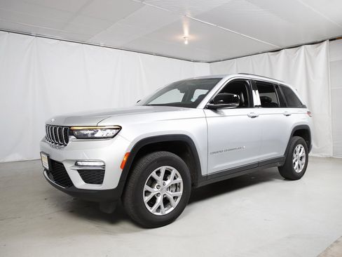 Used 2022 Jeep Grand Cherokee Limited image 26