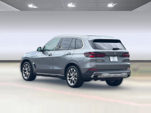 Used 2025 BMW X5 xDrive40i w/ Parking Assistance Package AWD/4WD image 3
