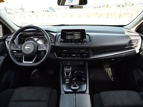 Used 2024 Nissan Rogue SV image 7