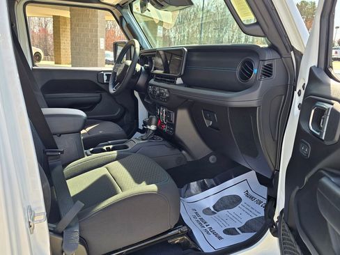 Used 2025 Jeep Wrangler Unlimited Rubicon 4xe w/ Safety Group AWD/4WD image 28