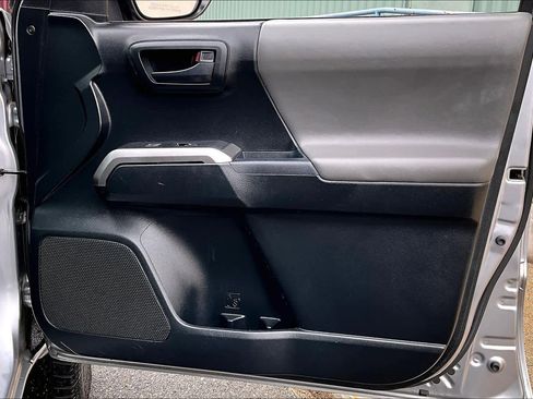 Used 2017 Toyota Tacoma SR5 w/ Tow Package image 23