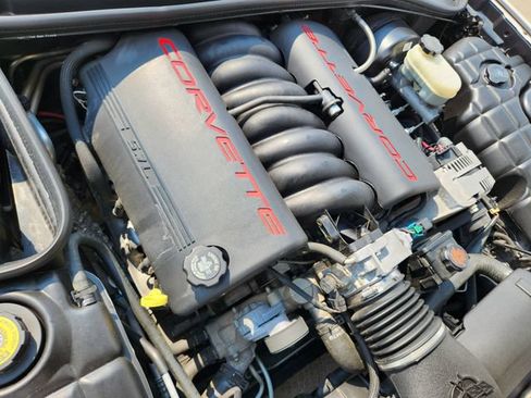 Used 2001 Chevrolet Corvette Convertible w/ Preferred Equipment Group2 RWD image 32