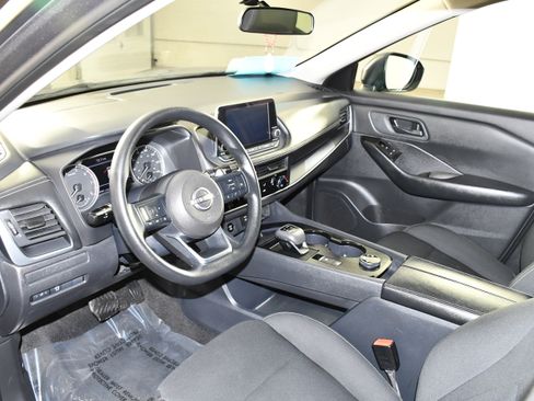 Used 2024 Nissan Rogue S image 2