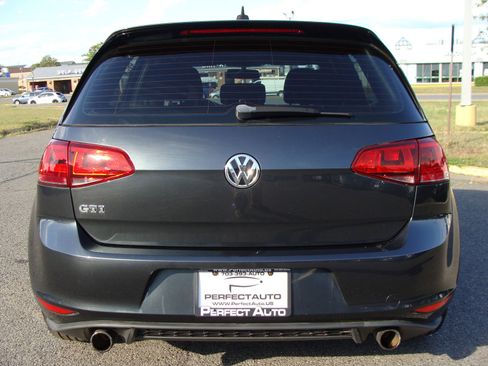 Used 2017 Volkswagen Golf S image 5