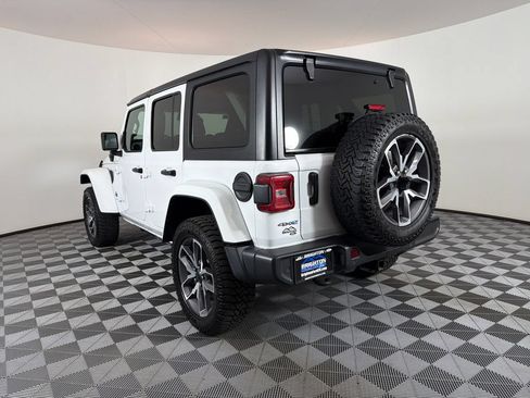 Used 2024 Jeep Wrangler Unlimited w/ Convenience Group AWD/4WD image 5