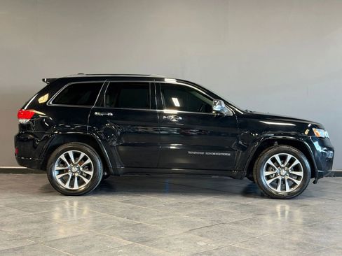 Used 2017 Jeep Grand Cherokee Overland image 4