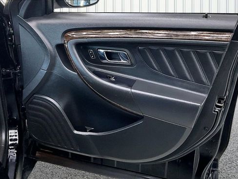 Used 2018 Ford Taurus Limited image 27