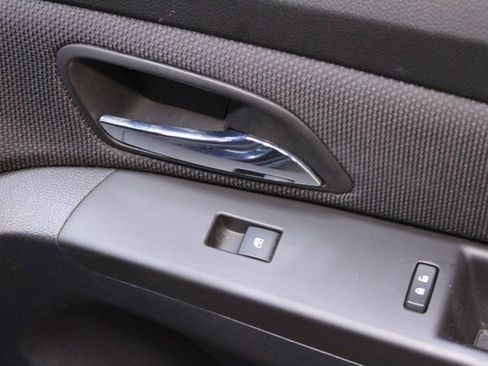 Used 2015 Chevrolet Cruze LT image 9