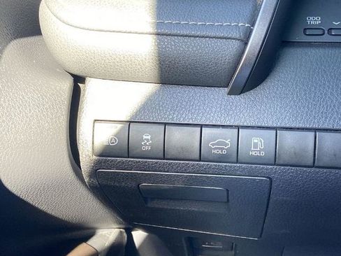 Used 2022 Toyota Camry SE image 12