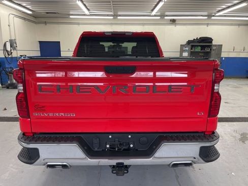 Used 2022 Chevrolet Silverado 1500 LT w/ Z71 Off-Road Package AWD/4WD image 6