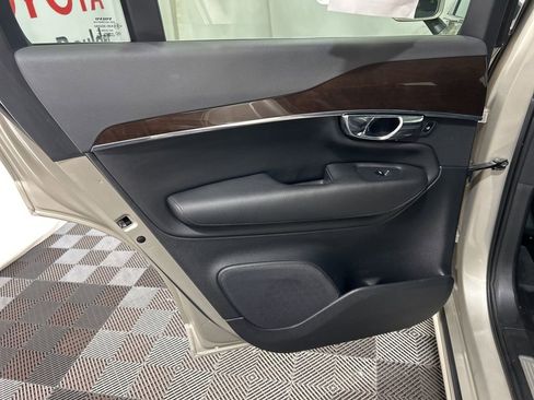 Used 2016 Volvo XC90 T6 Momentum image 19