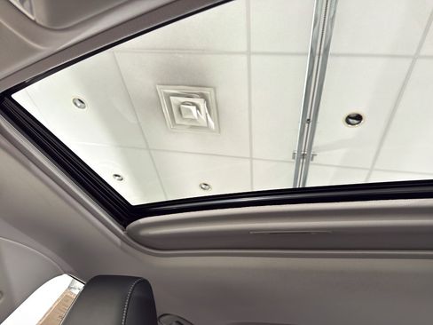 Used 2025 Toyota RAV4 XLE Premium image 22