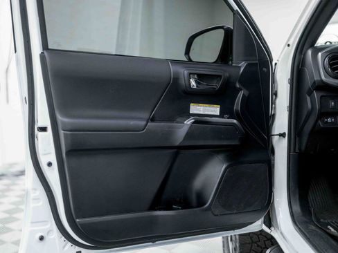 Used 2020 Toyota Tacoma TRD Off-Road w/ Technology Package image 42