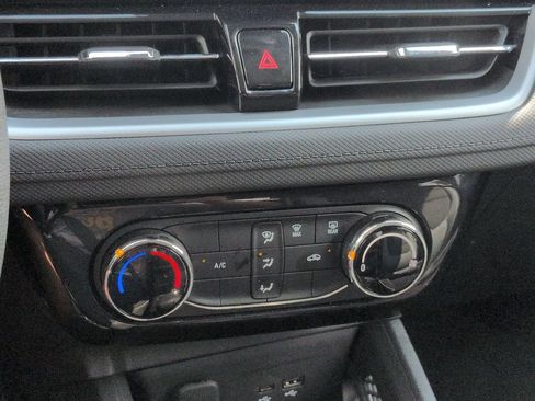 Used 2025 Chevrolet TrailBlazer LT AWD/4WD image 24