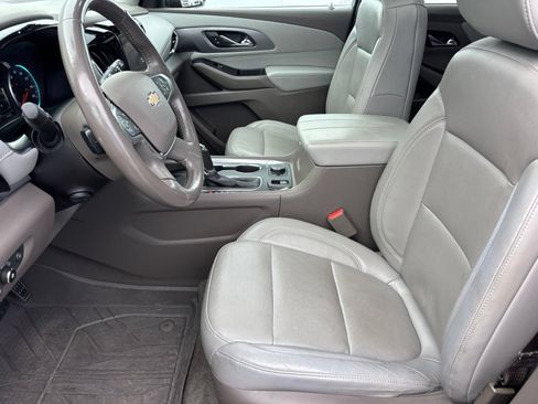 Used 2018 Chevrolet Traverse Premier w/ Driver Confidence II Package FWD image 13