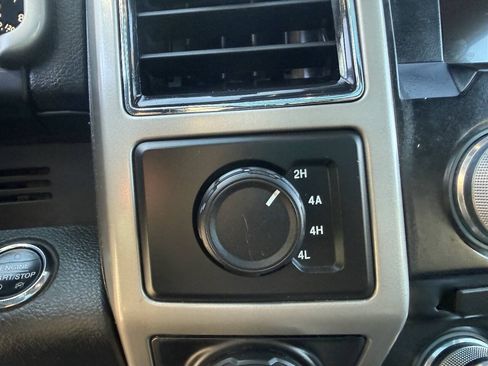 Used 2017 Ford F150 Lariat w/ Equipment Group 502A Luxury AWD/4WD image 3