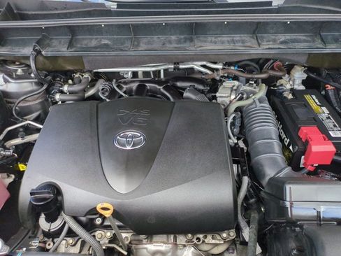 Certified 2020 Toyota Highlander XLE FWD image 23