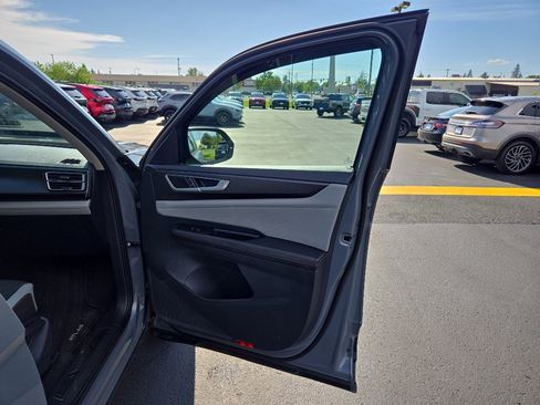 Used 2025 Volkswagen Atlas Peak Edition SE AWD/4WD image 18