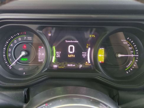 Used 2024 Jeep Wrangler Unlimited Sahara AWD/4WD image 32