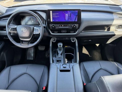 Certified 2025 Toyota Grand Highlander AWD image 2