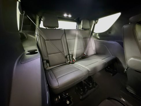 Used 2025 GMC Yukon Denali AWD/4WD image 42