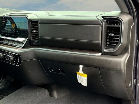 Used 2022 Chevrolet Silverado 1500 LT w/ Z71 Off-Road Package image 18