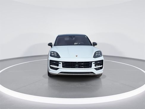 Used 2025 Porsche Cayenne GTS image 3