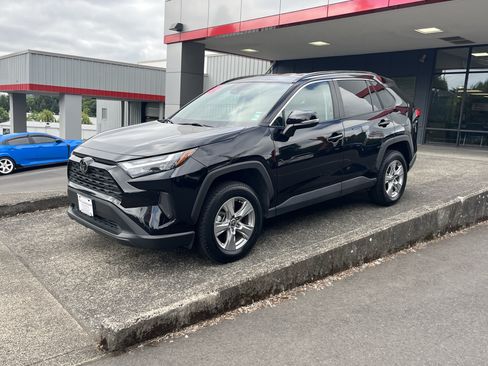 Certified 2025 Toyota RAV4 XLE AWD/4WD image 4