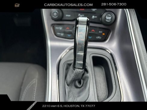 Used 2017 Dodge Challenger R/T w/ Driver Convenience Group RWD image 15