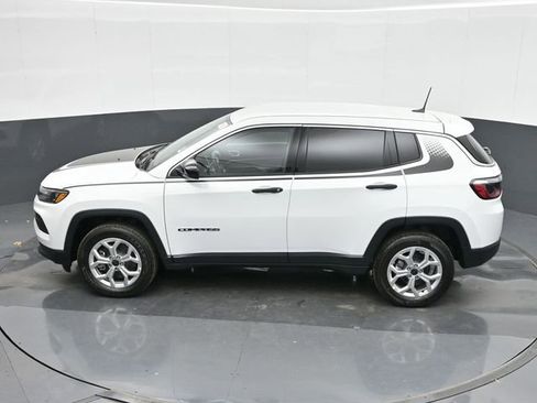 Used 2025 Jeep Compass Sport w/ Mopar Graphics Package AWD/4WD image 35