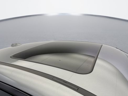 Used 2025 BMW 230i xDrive 230XI AWD w/ Premium Package image 17