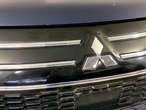 Used 2025 Mitsubishi Outlander SE image 28