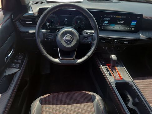Certified 2025 Nissan Kicks SR FWD image 12