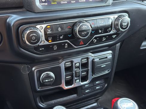 Used 2019 Jeep Wrangler Unlimited Sahara w/ Quick Order Package 24M Moab image 23