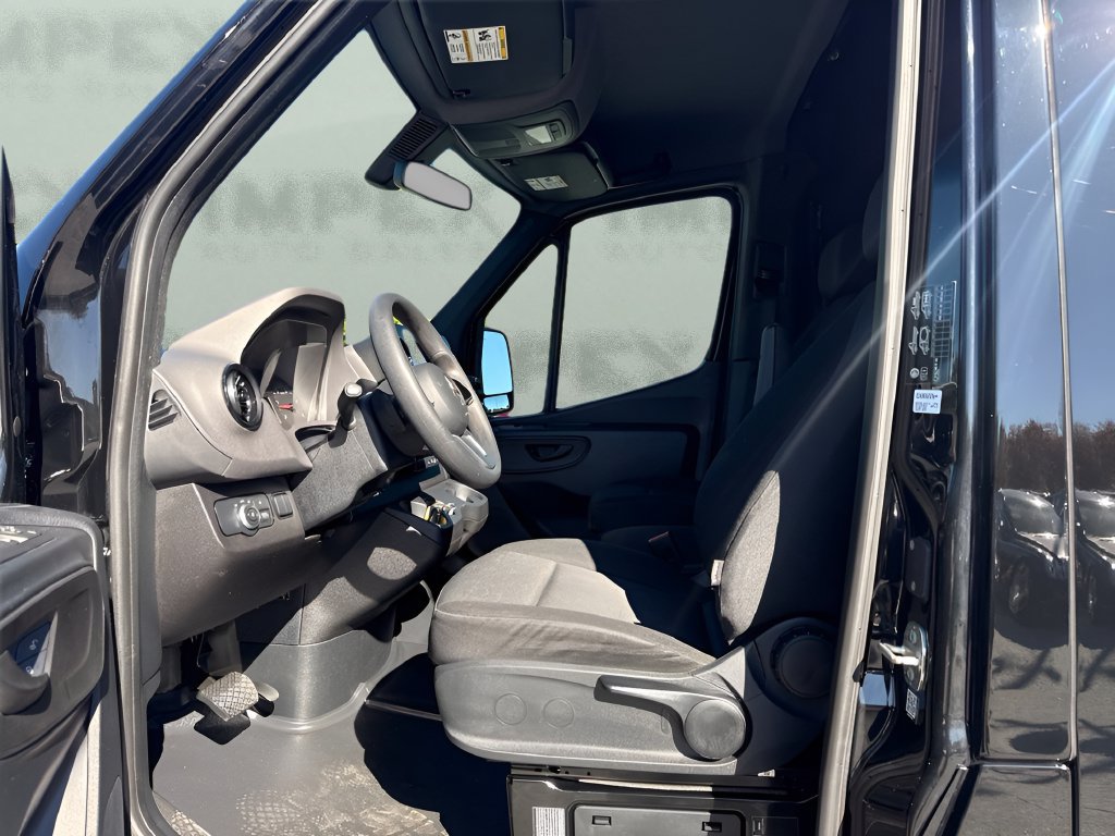 Used 2021 Mercedes-Benz Sprinter 4500 image 9
