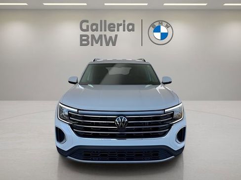 Used 2025 Volkswagen Atlas SE image 3