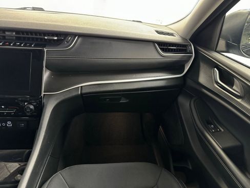 Used 2023 Jeep Grand Cherokee Laredo image 15