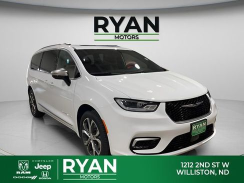 New 2026 Chrysler Pacifica Pinnacle image 1