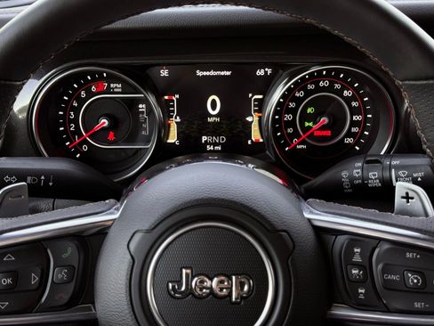 Used 2022 Jeep Wrangler Unlimited Rubicon w/ Xtreme Recon 35" Tire Package AWD/4WD image 43