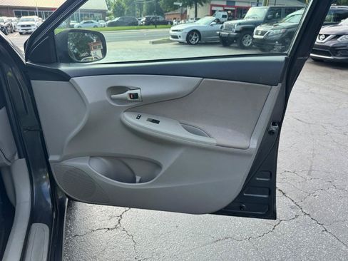 Used 2012 Toyota Corolla L FWD image 20